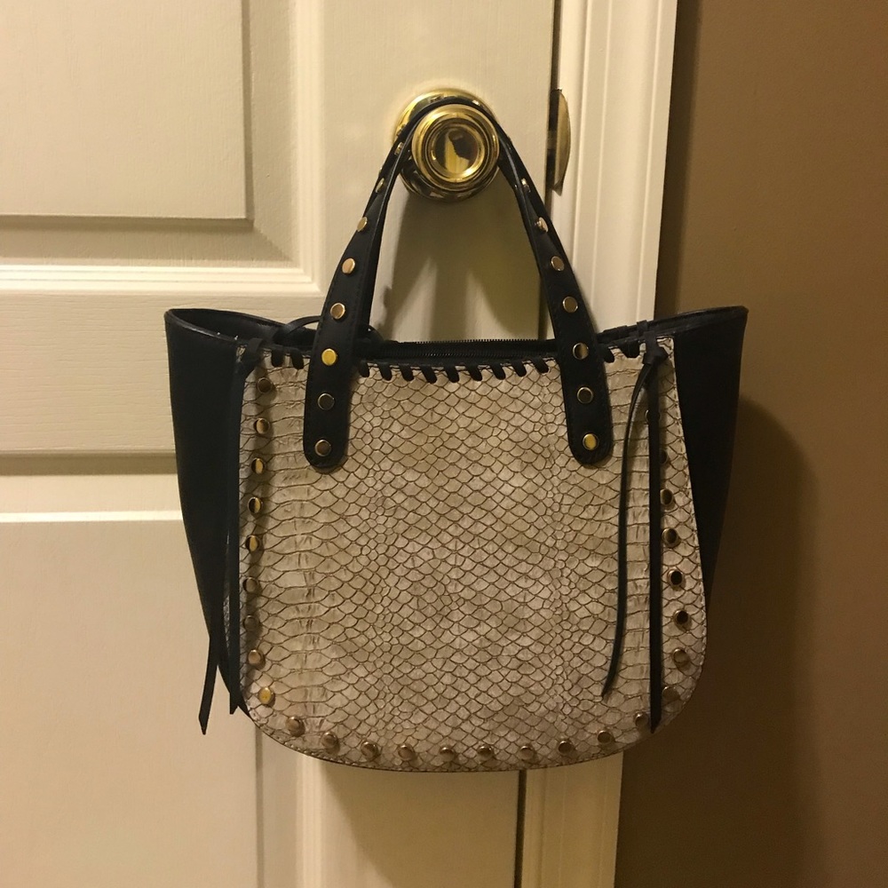 NWOT The perfect bag isn’t all black